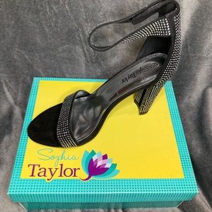 “Victoria” by Sophia Taylor